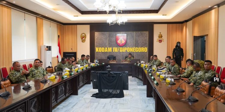 Kasdam IV/Diponegoro Ikuti Vicon Bersama Waasops Panglima TNI, Pantau Situasi Peringatan Hari Buruh 2026