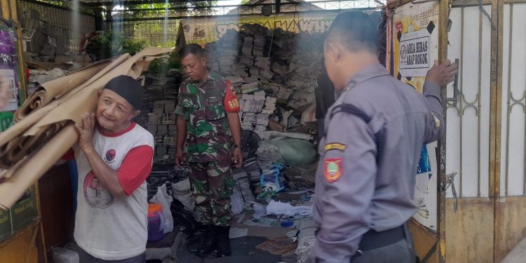Peran Aktif Babinsa Joyotakan Dalam Pengolahan Bank Sampah