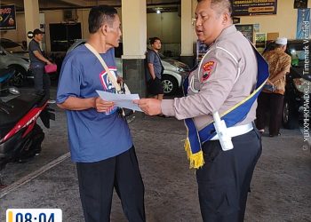 Pelayanan Lebih Dekat: Duta Pelayanan Dampingi Warga Tanpa Ribet di Samsat Semarang 2