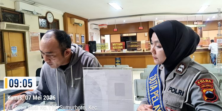 Ketika Pelayanan Jadi Lebih Ramah, Duta Pelayanan Perkuat Kepercayaan Warga di Samsat Semarang 2