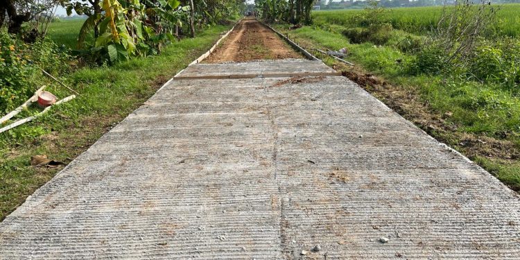 Akselerasi Membuahkan Hasil Pengecoran Jalan TMMD Reguler ke-128 Kodim Sragen Capai 50 Persen