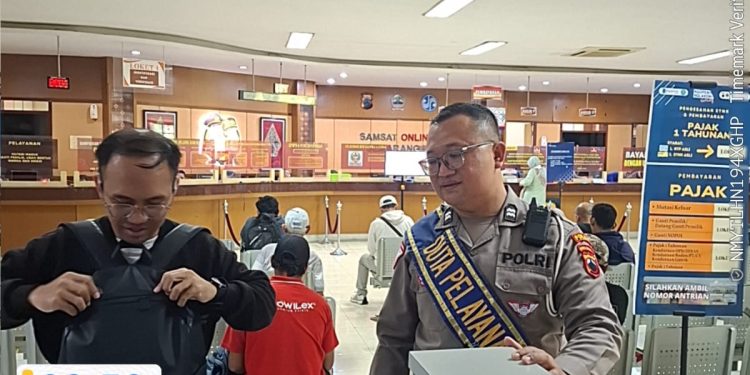 Layani dengan Senyum dan Cepat, Duta Pelayanan Samsat Semarang 2 Permudah Urusan Administrasi