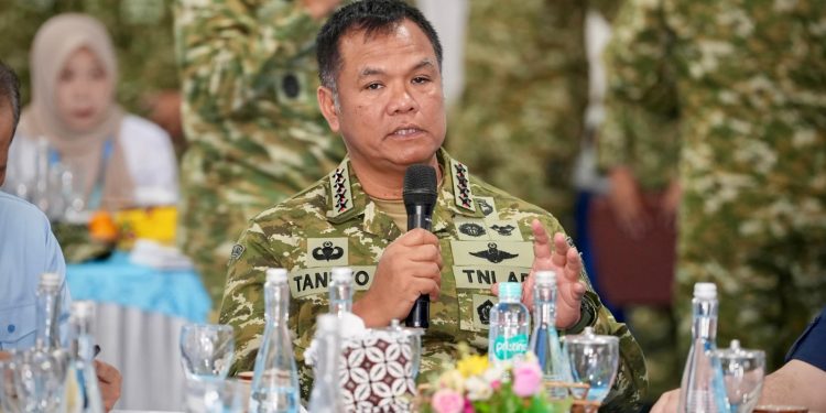 Pangdam IV/Diponegoro Dampingi Wakil Panglima TNI Tinjau Kesiapan Launching KDKMP di Banyumas