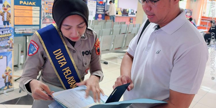 Samsat Semarang 2: Komitmen Duta Pelayanan Ditlantas Polda Jateng Berikan Layanan Cepat, Tepat, dan Ramah