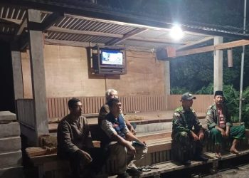 Patroli Malam Babinsa Ciptakan Rasa Aman, Warga Sambut Antusias