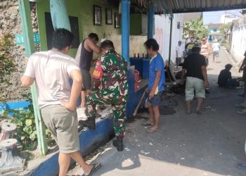 Dekat Tanpa Jarak, Cara Babinsa Jaga Kebersihan Lingkungan Lewat Kerja Bakti Bersama Warga