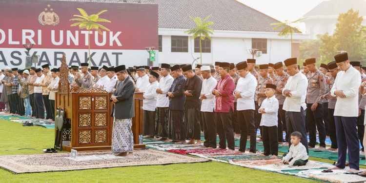 Polda Jateng Gelar Sholat Ied Bersama Masyarakat, Jadikan Momen Tingkatkan Iman, Taqwa dan Kepedulian Sosial