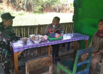 Babinsa Koramil 18/Girimarto Perkuat Kedekatan dengan Warga Lewat Anjangsana dan Komsos Humanis