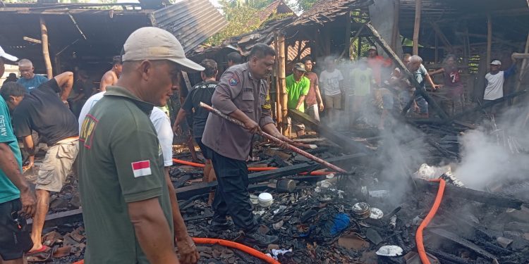 Rumah Kayu Jati di Kedungtuban Terbakar Diduga Akibat Korsleting Listrik