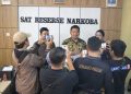 Nekat Selundupkan Sabu dan Ratusan Obat Terlarang di Celana Dalam Saat Besuk Suami, IRT Ditangkap di Lapas Sragen