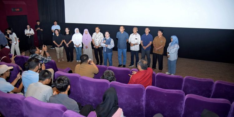 Ajak Anak-anak Yatim Nobar Children of Heaven, Wali kota Agustina Hadirkan Kebahagiaan dan Semangat untuk Meraih Mimpi
