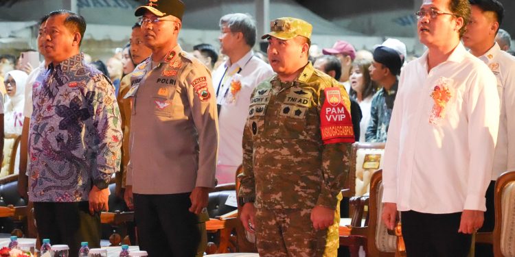 Kasdam IV/Diponegoro Hadiri Perayaan Waisak di Borobudur, TNI Hadir Menjaga Kedamaian