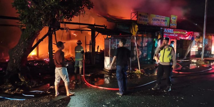 Polisi Ungkap Penyebab Kebakaran Warung dan Toko Kelontong di Buluspesantren, Kerugian Capai Ratusan Juta Rupiah