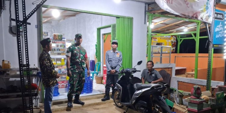 Patroli Malam Cipta Kondisi, Koramil 25/Paranggupito Bersama Linmas Pastikan Keamanan Wilayah Tetap Kondusif