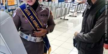 Pelayanan Makin Ramah dan Terarah, Duta Pelayanan Ditlantas Polda Jateng Bantu Kelancaran Urus STNK di Samsat Semarang 2