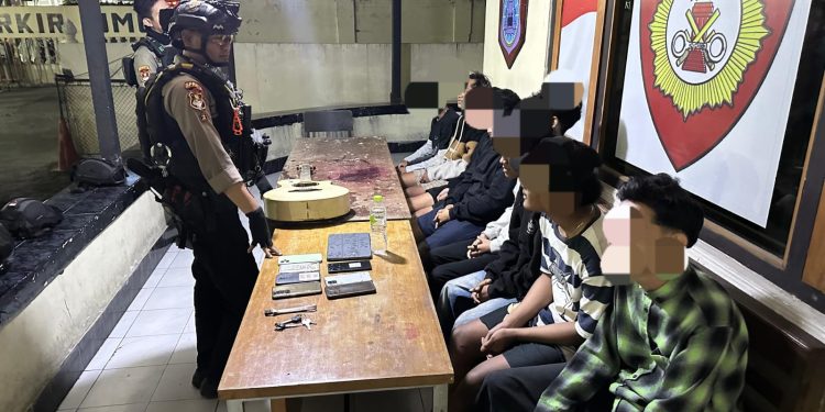 Tim Sparta Polresta Surakarta Amankan 8 Pemuda Asal Boyolali yang Kedapatan Pesta Miras di Kawasan Tirtonadi