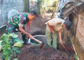 Wujud Kemanunggalan TNI, Babinsa Rejoso Gotong Royong Renovasi MCK Warga Binangun