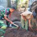 Wujud Kemanunggalan TNI, Babinsa Rejoso Gotong Royong Renovasi MCK Warga Binangun