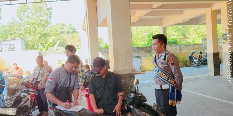 Pelayanan Ramah dan Terarah, Duta Pelayanan Ditlantas Polda Jateng Bantu Wajib Pajak Selesaikan Urusan STNK dengan Mudah