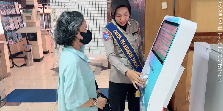 Duta Pelayanan Hadir di Samsat Semarang 2, Wajib Pajak Lebih Mudah dan Cepat Mengurus STNK