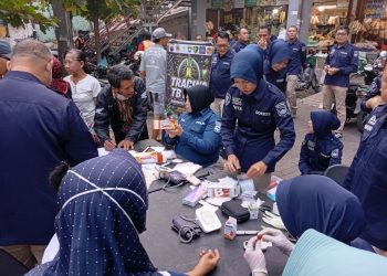 Polda Jateng Gelar Bakti Kesehatan Gratis di Pasar Tradisional untuk Pedagang dan Masyarakat, Dalam Rangka Peringati Hari Bhayangkara ke-80