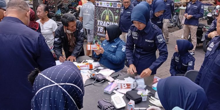 Polda Jateng Gelar Bakti Kesehatan Gratis di Pasar Tradisional untuk Pedagang dan Masyarakat, Dalam Rangka Peringati Hari Bhayangkara ke-80
