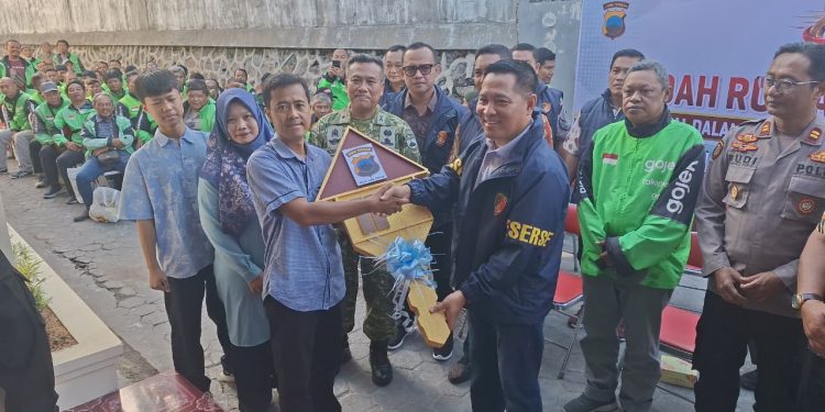Sambut Hari Bhayangkara ke-80, Polda Jateng Wujudkan Kepedulian Lewat Bedah Rumah Korban Kebakaran di Semarang