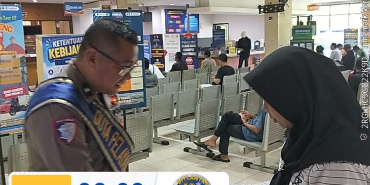 Duta Pelayanan Hadir di Samsat Semarang 2, Kini Wajib Pajak Lebih Cepat dan Mudah Mengurus STNK