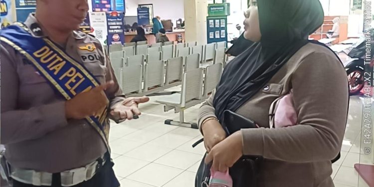 Datang ke Samsat Semarang 2 Kini Lebih Tenang, Duta Pelayanan Siap Mengarahkan Setiap Tahapan Pengurusan STNK