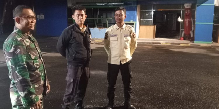 Patroli Wilayah dan Komsos, Bakti TNI Koramil 04/Teras Perkuat Sinergi Keamanan dengan Security PT So Good Food
