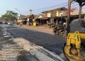 Komitmen PT Praba Mas Hill Tingkatkan Kualitas Infrastruktur, Lakukan Pengaspalan Jalan Candi Penataran Raya–Kalipancur