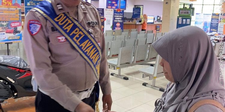 Datang ke Samsat Semarang 2 Kini Lebih Tenang, Duta Pelayanan Siap Mengarahkan Setiap Tahapan Pengurusan STNK
