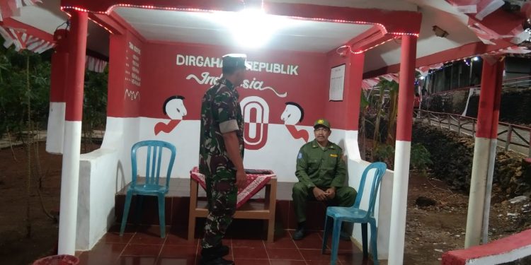TNI di Paranggupito Jaga Kondusivitas Sambangi Poskamling