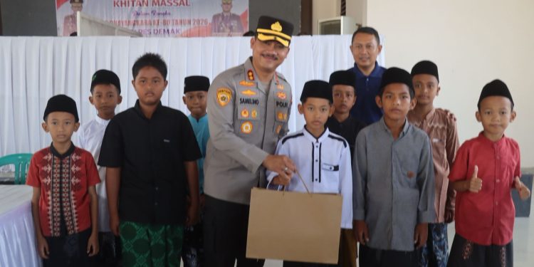 Polres Demak Gelar Khitan Massal dan Skrining TB Paru Sambut Hari Bhayangkara ke-80