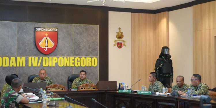 Dukung Program Strategis Nasional, Pangdam IV/Diponegoro Ikuti Vicon Pembangunan KDKMP Bersama Wapang TNI