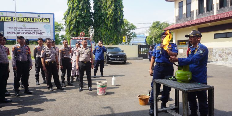 Polres Purbalingga Gelar Pelatihan Pemadaman Kebakaran