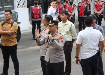 Kapolrestabes Medan Arahkan Personel Tetap Humanis dalam Pengamanan Aksi KBMN di DPRD Sumut