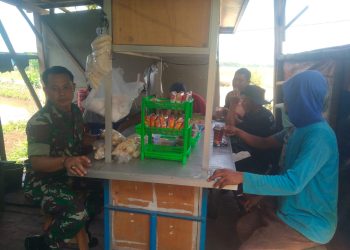 Dari Warung Kopi, Babinsa Krikilan Bangun Kepercayaan Warga