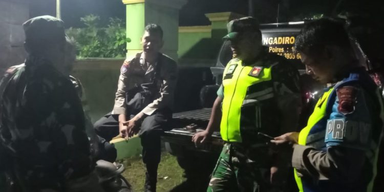 TNI-Polri di Ngadirojo Jaga Kondusivitas, Sambangi Titik Keramaian Demi Rasa Aman Warga
