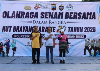 Polres Kudus Gelar Senam Bareng Ratusan Warga, Hadirkan Pasar Murah hingga Cek Kesehatan Gratis di Hari Bhayangkara ke-80