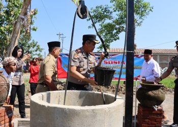 Hari Bhayangkara ke-80, Kapolres Kudus Resmikan Sumur di Makam Mbah Gareng Undaan