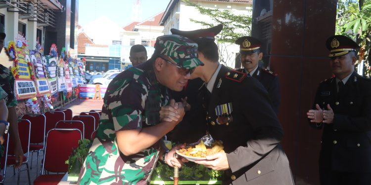 Upacara Hari Bhayangkara Ke-80 di Polres Demak Berlangsung Khidmat, Kodim Beri Kejutan