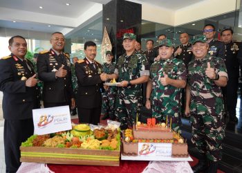 Perkokoh Sinergitas TNI-Polri, Pangdam IV/Diponegoro Hadiri Syukuran Hari Bhayangkara ke-80 di Mapolda Jateng