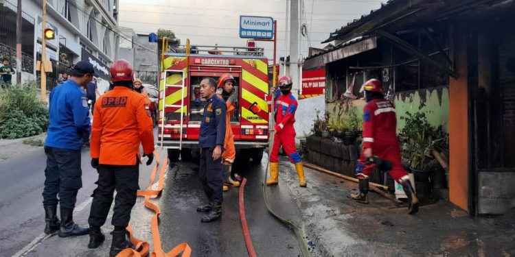 Pertamini di Ungaran Timur Terbakar Saat Isi BBM, Dua Motor Hangus dan Pemilik Alami Luka Bakar