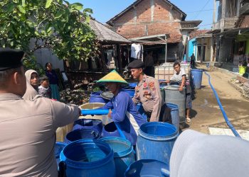 Atasi Krisis Kekeringan, Sat Samapta Polres Jepara Dorong Bantuan Air Bersih ke Wilayah Kedung Untuk Ketiga Kalinya