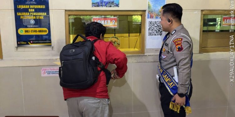 Bukan Sekadar Mengurus STNK, Wajib Pajak Kini Rasakan Pelayanan yang Lebih Hangat di Samsat Semarang 2