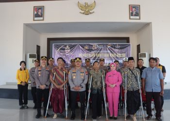 Polres Demak Serahkan Empat Kaki Palsu kepada Penyandang Disabilitas pada Hari Bhayangkara Ke-80