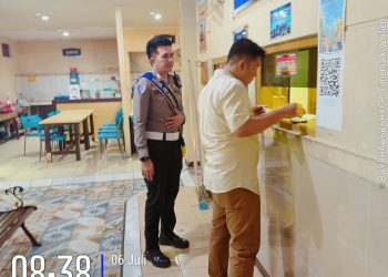 Mulai dari Pintu Masuk hingga Berkas Selesai, Duta Pelayanan Samsat Semarang 2 Siap Melayani Wajib Pajak dengan Ramah