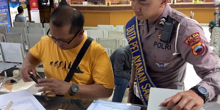 Tak Lagi Bingung Urus STNK, Duta Pelayanan Ditlantas Polda Jateng Hadir Lebih Dekat Melayani Wajib Pajak di Samsat Semarang 2