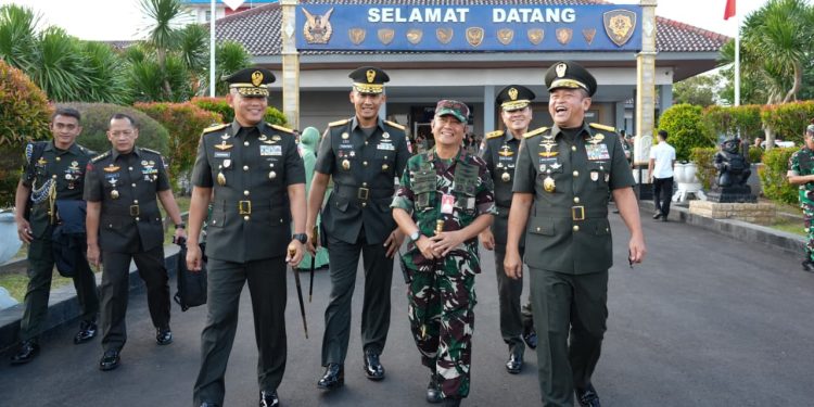 Pangdam IV/Diponegoro Dampingi Kasad Bekali Taruna Akmil, Siapkan Pemimpin TNI AD Menuju Indonesia Emas 2045